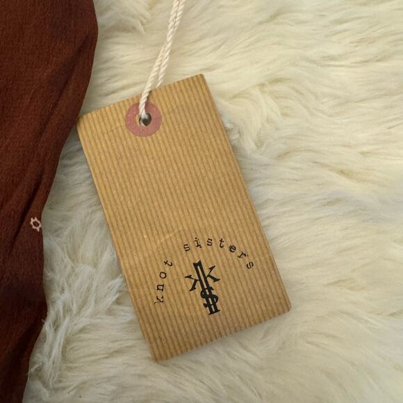 Knot Sisters Mimi & Red Floral Jimmy Blouse Small NWT - Picture 5 of 14